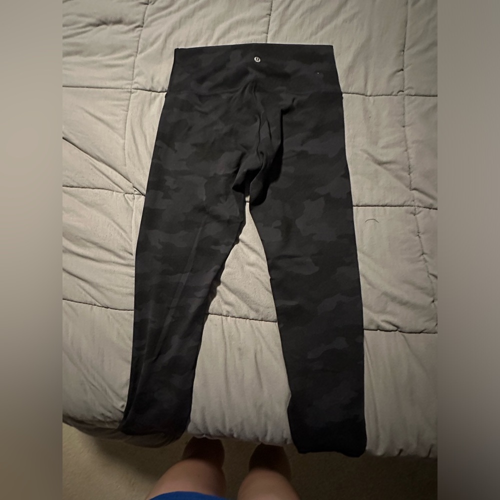 LULULEMON size 10 wunder under legging 25inch inseam